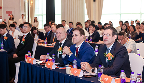 Meitu (China) acepta el premio en nombre de Meitu Group cuando Meitu gana LIXIL 2026
